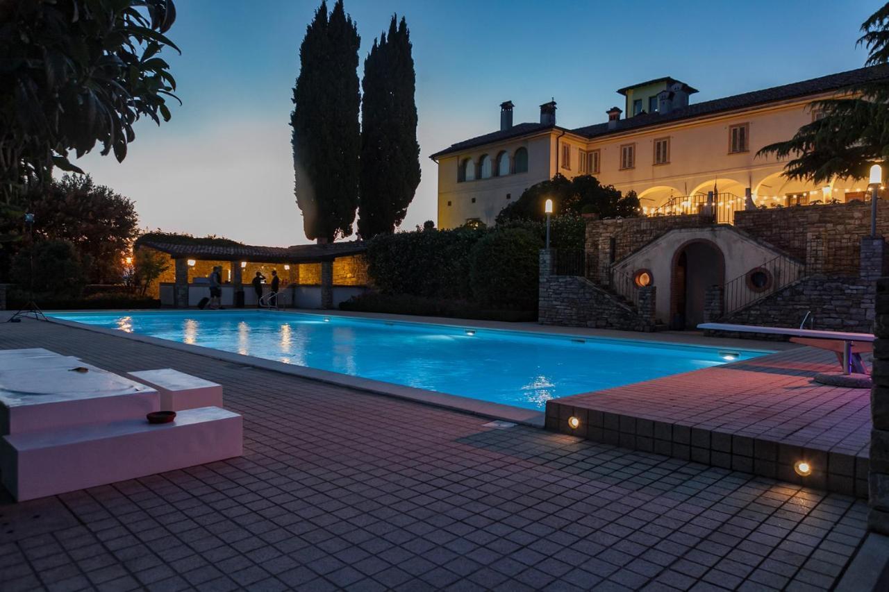 Castello Degli Angeli Hotel Carobbio degli Angeli Bagian luar foto