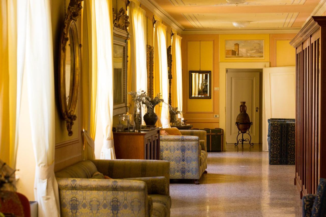 Castello Degli Angeli Hotel Carobbio degli Angeli Bagian luar foto
