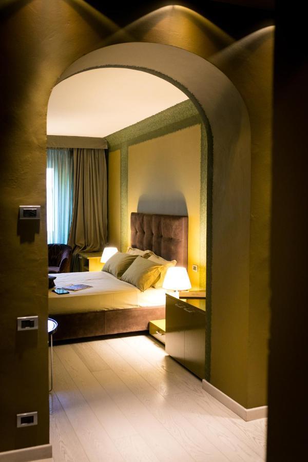 Castello Degli Angeli Hotel Carobbio degli Angeli Bagian luar foto