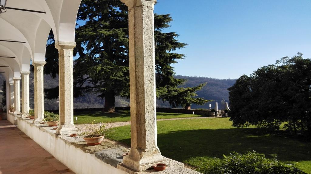 Castello Degli Angeli Hotel Carobbio degli Angeli Bagian luar foto
