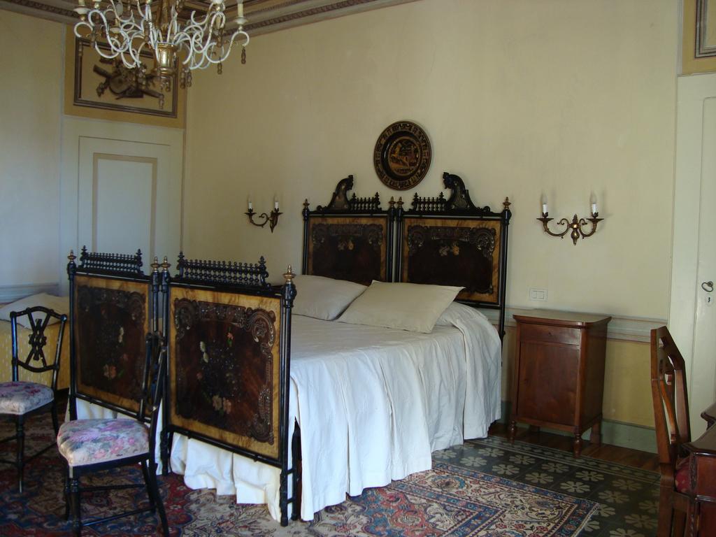 Castello Degli Angeli Hotel Carobbio degli Angeli Ruang foto