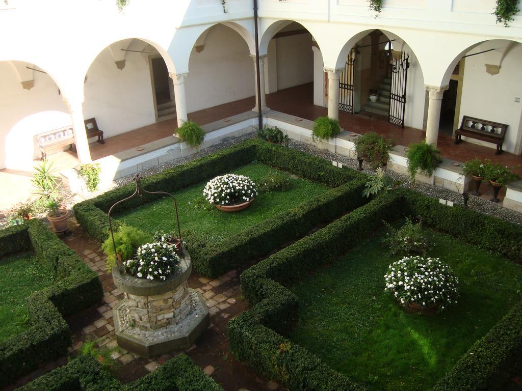 Castello Degli Angeli Hotel Carobbio degli Angeli Ruang foto